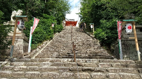 伊佐爾波神社階段
