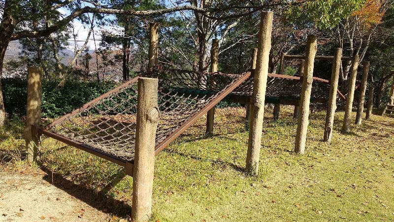 愛媛県内子町龍王公園ロープのアスレチック
