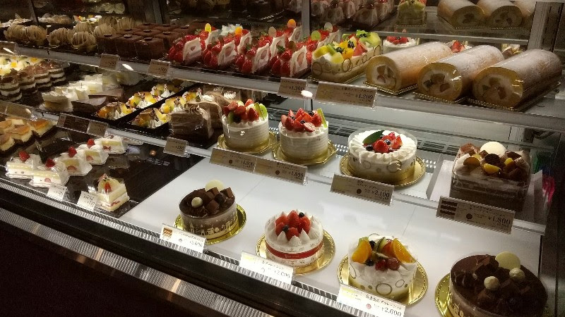 新店シャトレーゼ松山樽味店クリスマスケーキ