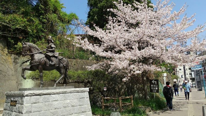 松山城の加藤嘉明の銅像