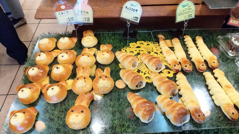 松山市のパンステージメリーのパン、くまごろー、うさたん、ニョロちゃん、チョココロネ
