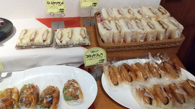 松山市パンステージメリー、コロッケパン、カツサンド