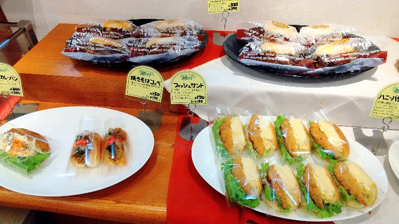 松山市パンステージメリー、やきそばパン、フィッシュサンド