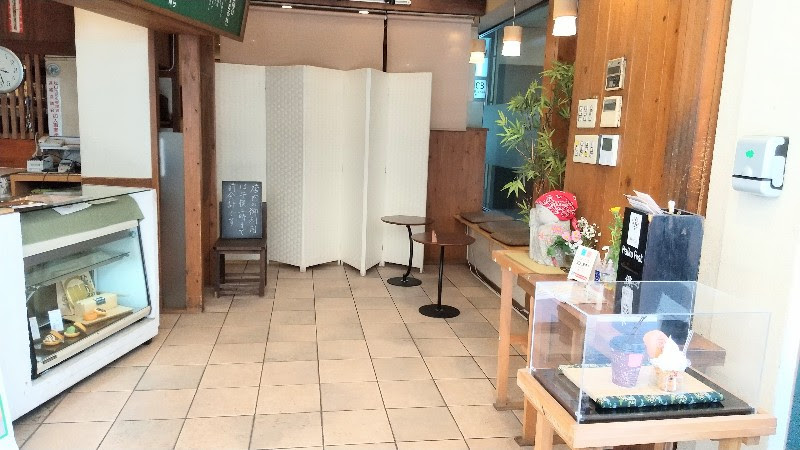 松山市、澤井本舗ひぎりやき本店・ひぎり茶屋のイートインスペース