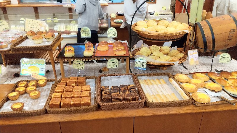 松山市人気のパン店、パンステージメリーのスイートキューブ