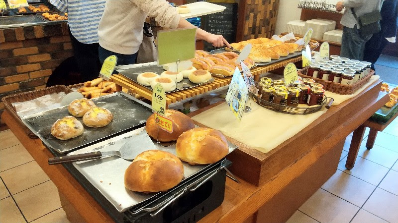 松山市人気のパン店、パンステージメリーのパン