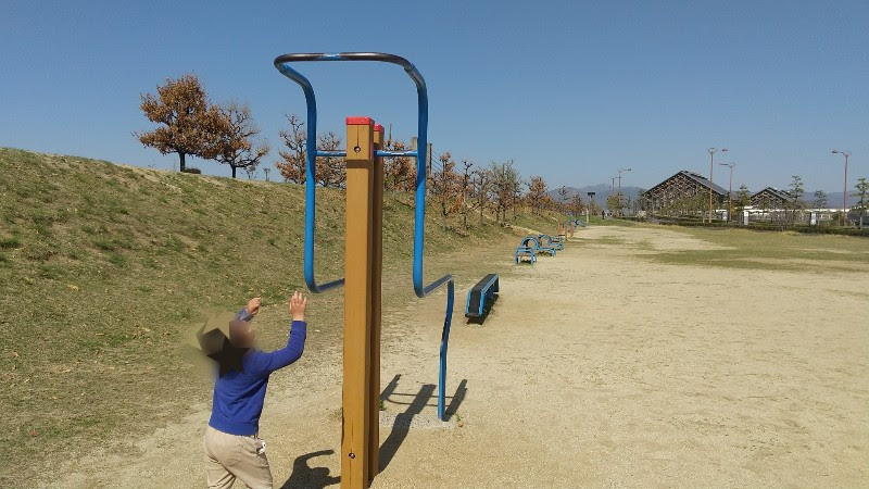 松山中央公園、石手川 親水広場の健康器具