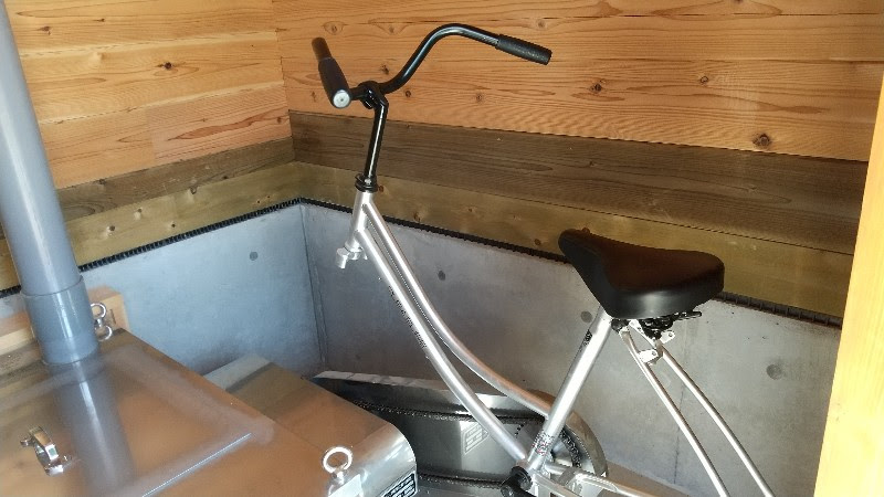 えひめ森林公園のバイオ式トイレの自転車