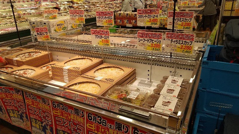 愛媛県松山市、セブンスターのコストコフェア、ピザ・デザートコーナー