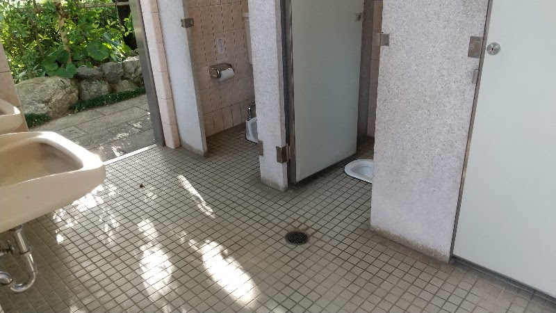 松山市の水遊び＆川遊びができる人気スポット「杖ノ淵公園」のトイレ