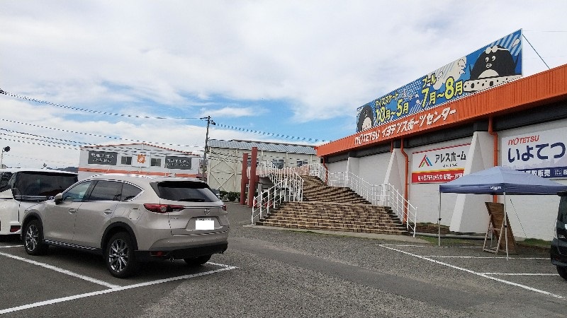 愛媛県松山市「イヨテツスポーツセンター」の駐車場