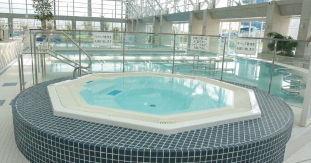 愛媛県松山市おすすめのプール「アクアパレットまつやま」屋内プールにある健康プールのジャグジー