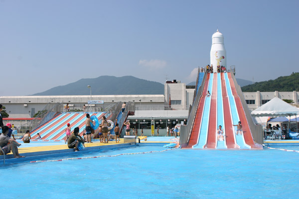 愛媛県おすすめ、波の出るプール(造波プール)のある「南レクジャンボプール」