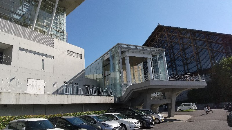 愛媛県松山市おすすめのプール「アクアパレットまつやま」の無料駐車場
