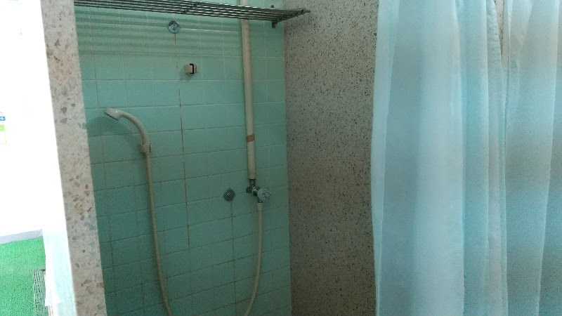 愛媛県おすすめのプール「南レクジャンボプール」、女子更衣室のシャワールーム