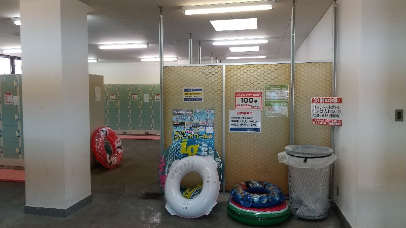 愛媛県おすすめのプール「南レクジャンボプール」、女子更衣室のコインロッカー