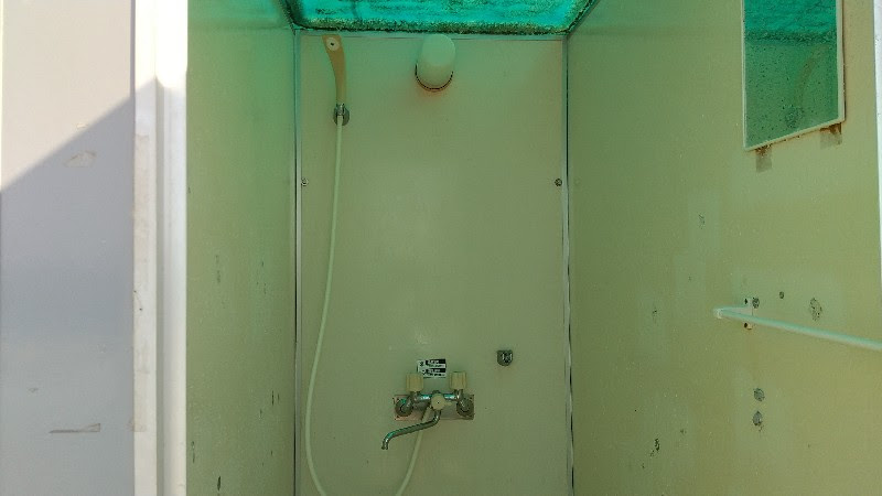 愛媛県おすすめのきれいな海水浴場、ふたみシーサイド公園（道の駅ふたみ）のシャワールーム