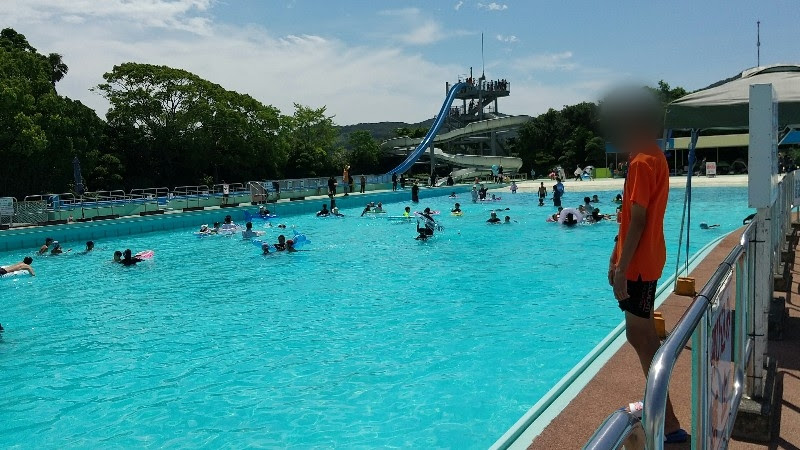 愛媛県おすすめのプール「南レクジャンボプール」の造波プール