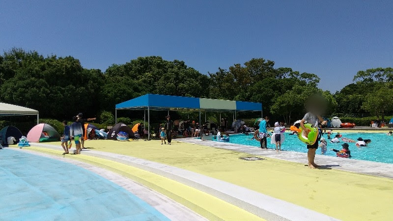愛媛県おすすめのプール「南レクジャンボプール」の持ち込み、ポップアップテント