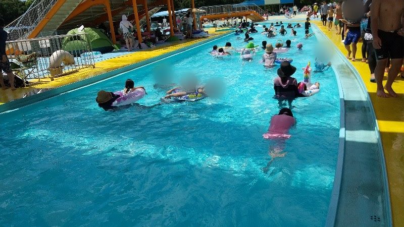 愛媛県おすすめのプール「南レクジャンボプール」の流水プール
