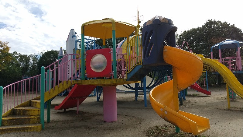 子どもが遊べる遊具のある宇和島市「三間町運動公園」児童広場