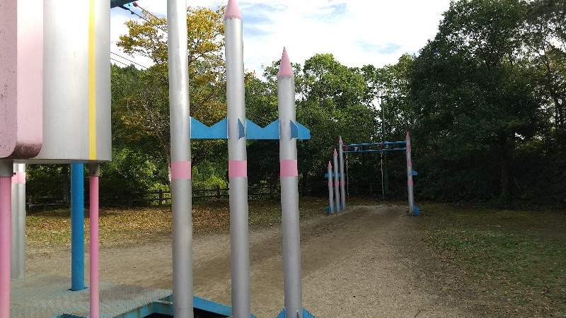 子どもが遊べる遊具のある宇和島市「三間町運動公園」児童広場のターザンロープ