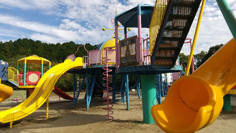 子どもが遊べる遊具のある宇和島市「三間町運動公園」児童広場