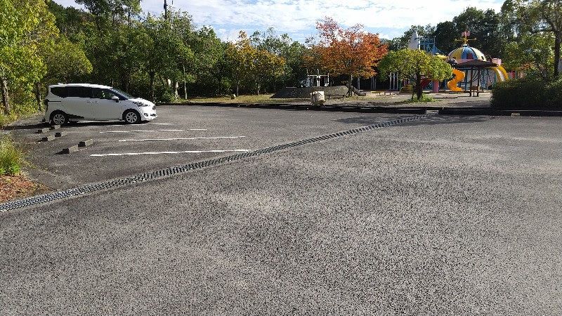 宇和島市、三間町運動公園の駐車場