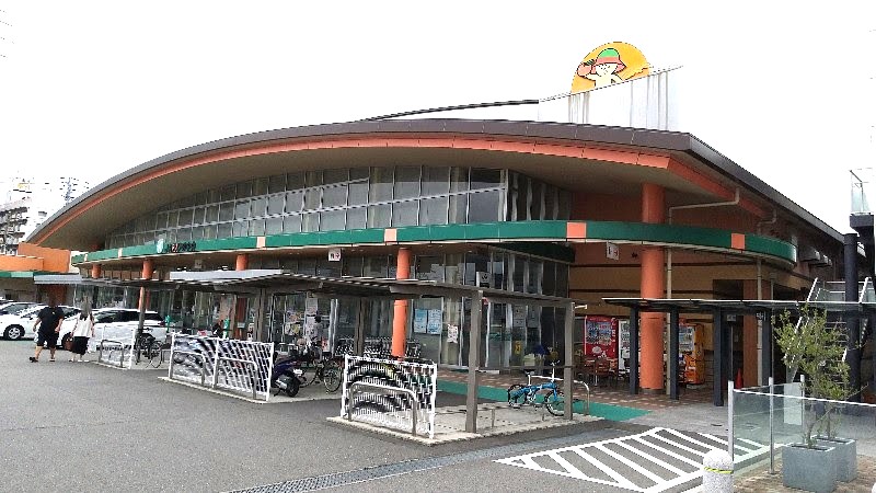 えひめ中央ひなたCAFE、愛媛の旬のフルーツが味わえる松山駅周辺のカフェの隣にある太陽市