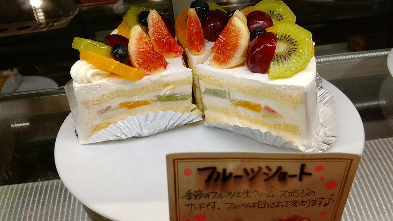 えひめ中央ひなたCAFEのケーキ、愛媛の旬のフルーツが味わえる松山駅周辺のカフェ