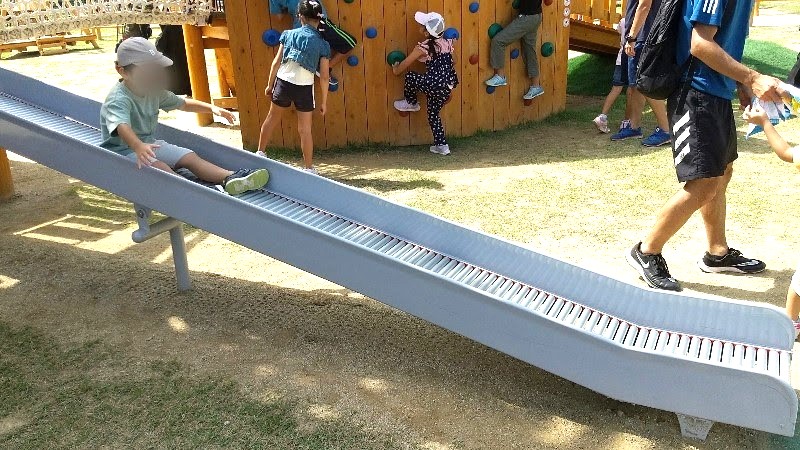 西予ちぬやパーク（西予児童公園）、せいよジオ-SANPOH！メインの大型複合遊具のローラー滑り台