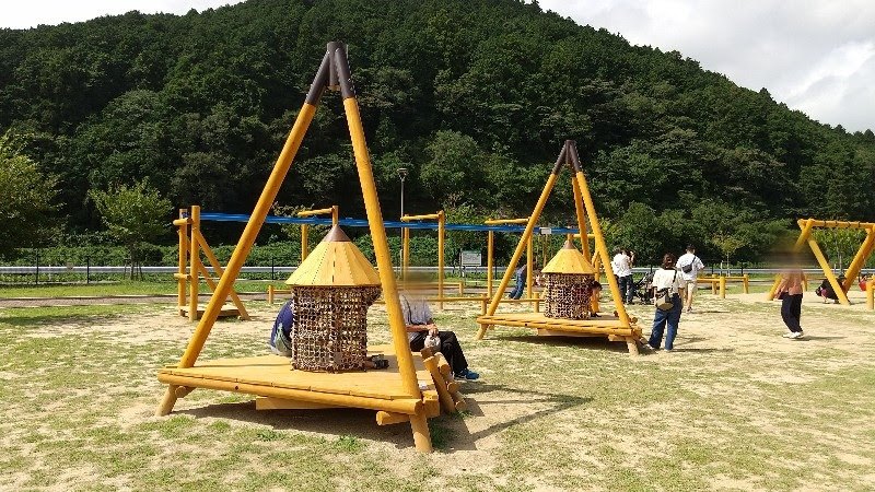 西予ちぬやパーク（西予児童公園）、新しい木製遊具のミノムシハウス
