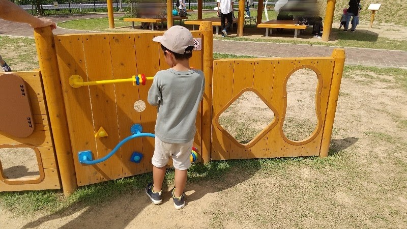 西予ちぬやパーク(西予児童公園)、新しい木製遊具のパネルあそび