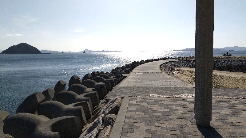 風早長浜海岸「道の駅　風早の郷　風和里（ふわり）」の目の前、愛媛県松山市にある美しい海水浴場
