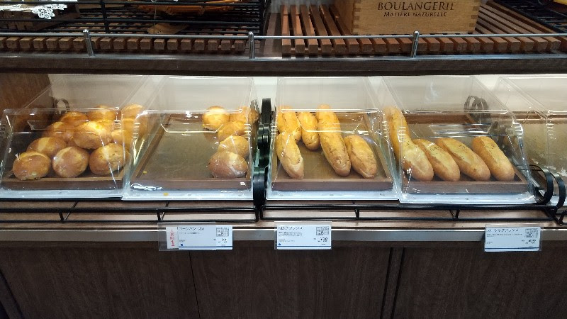DONQ（ドンク）いよてつ高島屋店、愛媛県パンがおいしいおススメのお店の人気ナンバーワンのコーンパン、明太子フランス、ガーリックフランス