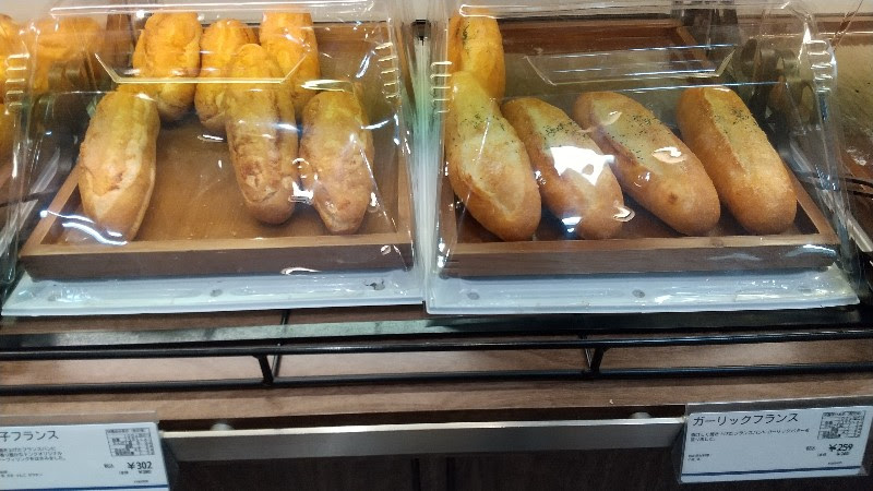 DONQ（ドンク）いよてつ高島屋店、愛媛県パンがおいしいおススメのお店のフランスパン(バケット)、ガーリックフランス、明太子フランス