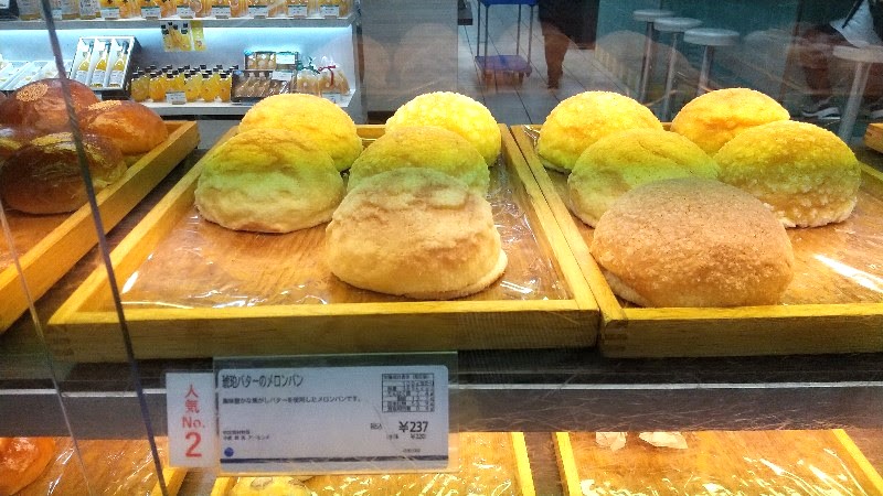 DONQ（ドンク）いよてつ高島屋店、愛媛県パンがおいしいおススメのお店の人気「琥珀バターのメロンパン」