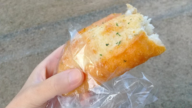 DONQ（ドンク）いよてつ高島屋店、愛媛県パンがおいしいおススメのお店の「ガーリックフランス」