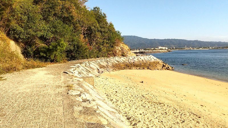 波妻の鼻わくわくランド 北条公園（波妻）のすぐ下にあるビーチの遊歩道＠松山市おすすめの公園