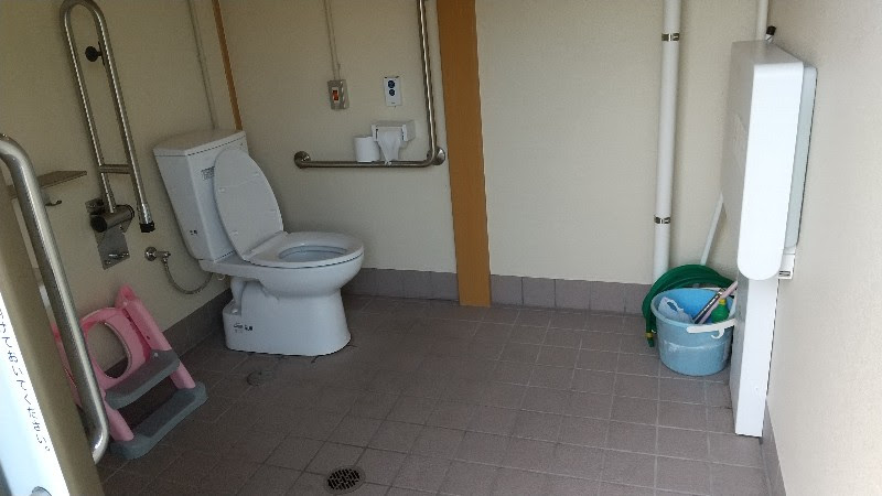 愛媛県今治市にある桜井総合公園の多目的トイレ