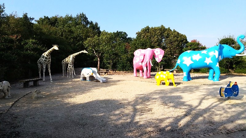 愛媛県今治市にある桜井総合公園の像やキリン、タイガー