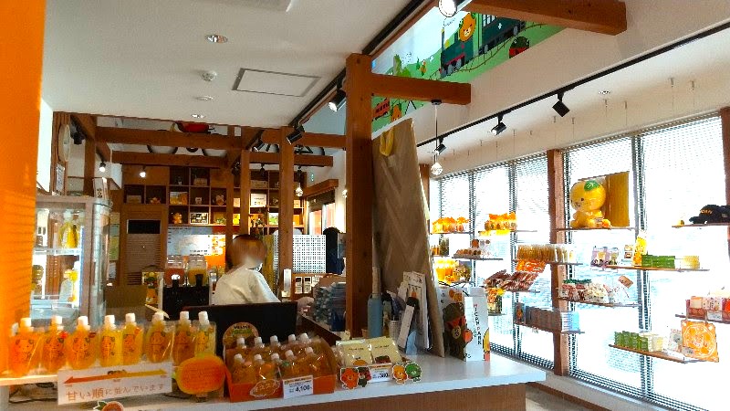 みきゃんパーク 梅津寺、みきゃんカフェもあり、みきゃんグッズやお土産が揃う、愛媛県松山市おすすめのスポット