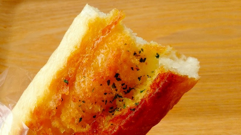 ハートブレッドアンティーク エミフルMASAKI店【口コミ・メニュー】購入したパン「ガーリックフィセル」