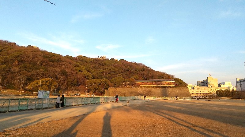 松山城が見える、城山公園