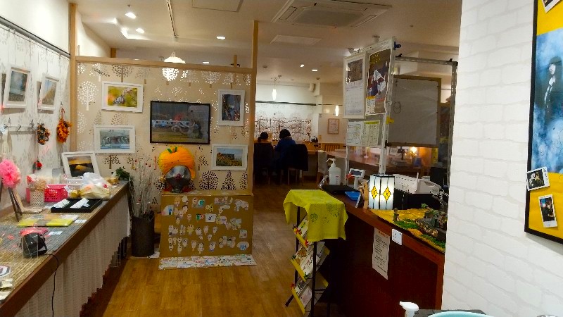 愛媛県庁の第一別館地下１F、ゆるりカフェ 夢家、店内の様子、写真