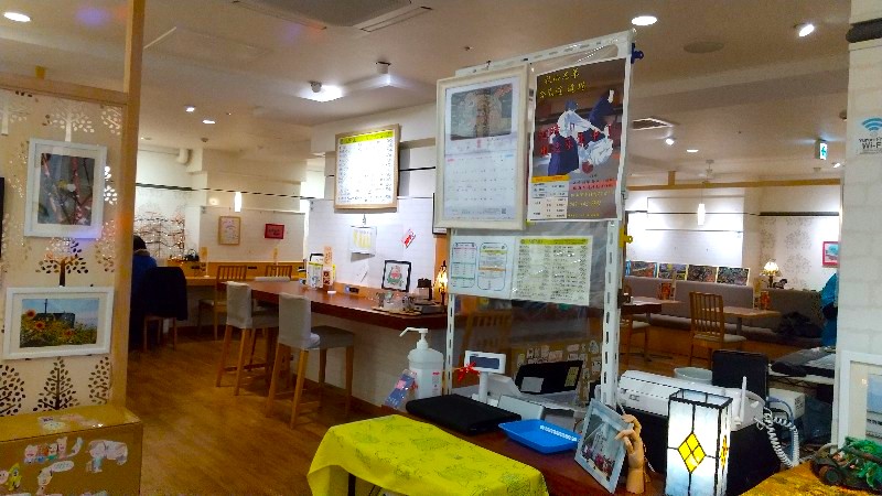 愛媛県庁の第一別館地下１F、ゆるりカフェ 夢家、店内の様子、写真
