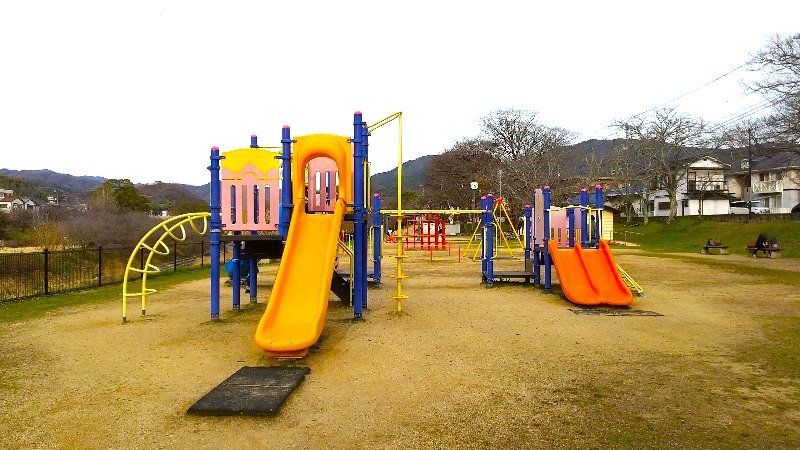 石手川緑地（東野地区）、新石手公園の遊具、松山市のおすすめの公園