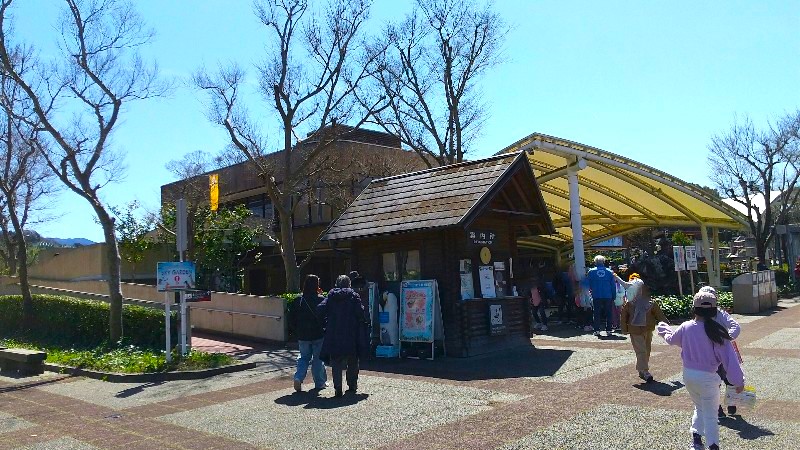 愛媛県立とべ動物園「展望レストラン SKY GARDEN」の入口、ランチ・軽食のメニュー、子連れにおすすめのスポット