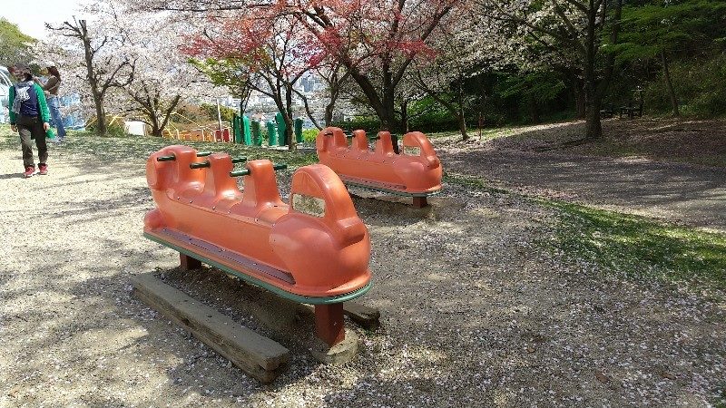 松山総合公園「坊ちゃん夢ランド」子ども向けスプリング遊具の写真、口コミ・レビュー