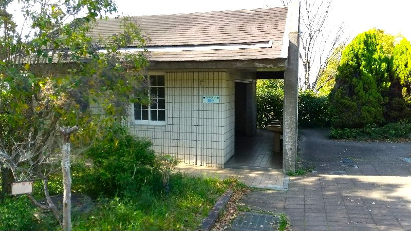 松山総合公園の第2駐車場の隣にあるトイレ、口コミ・レビュー